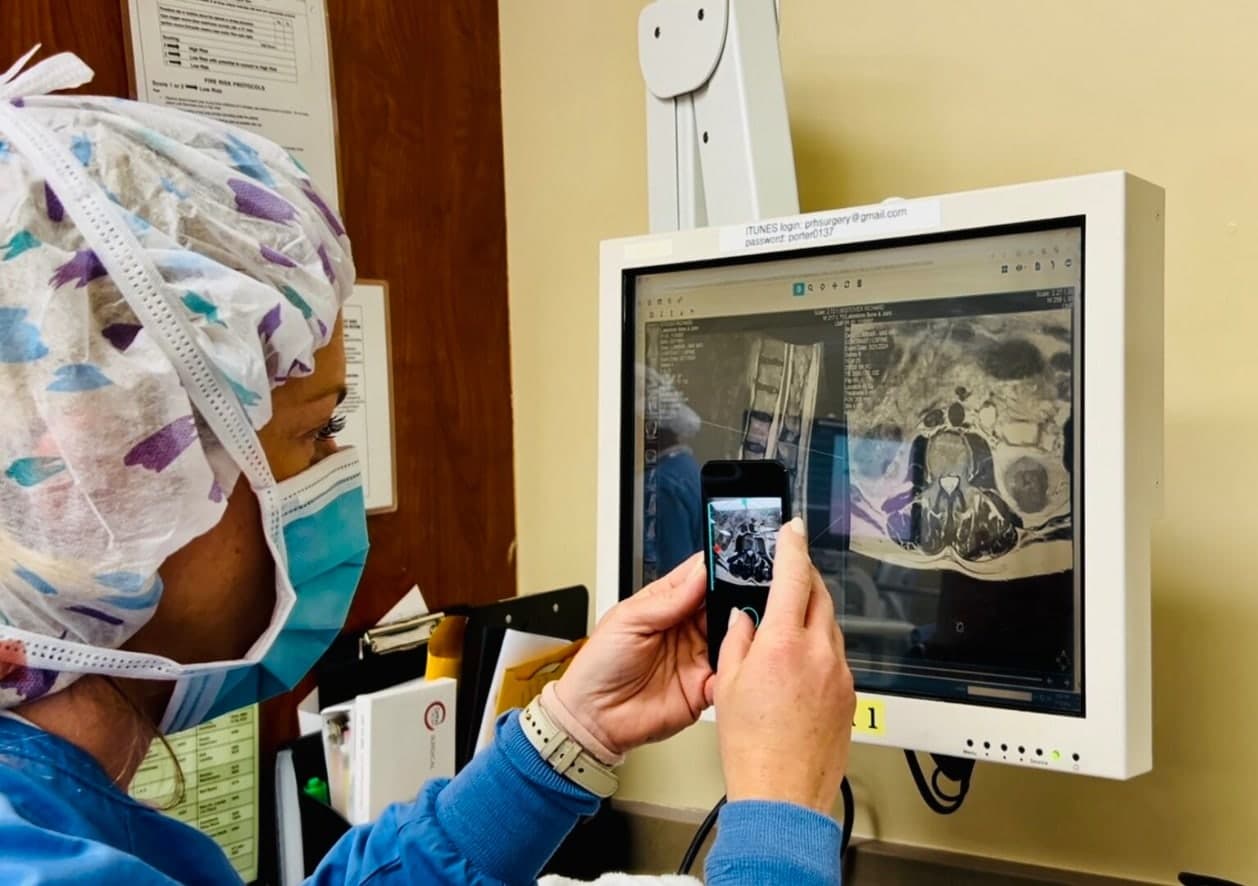 Nurses working with the Bolt Navigation Unit in the OR