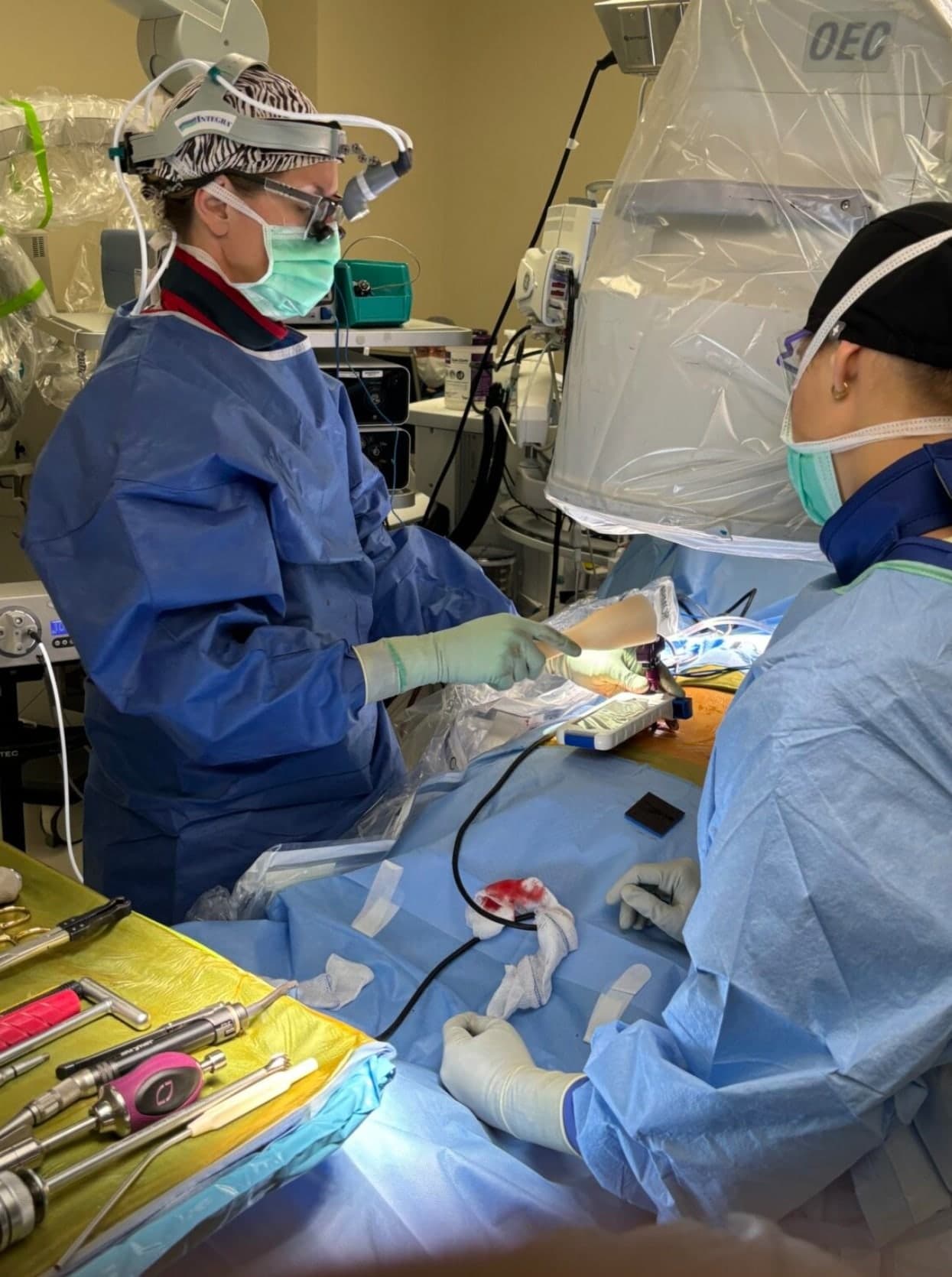 Surgeons using the Bolt Navigation System during a case